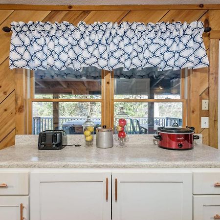 Wooded Bliss Hot Tub Single Level Cabin With No Steps Rocking Chairs And Wooded Views Pigeon Forge Exterior photo