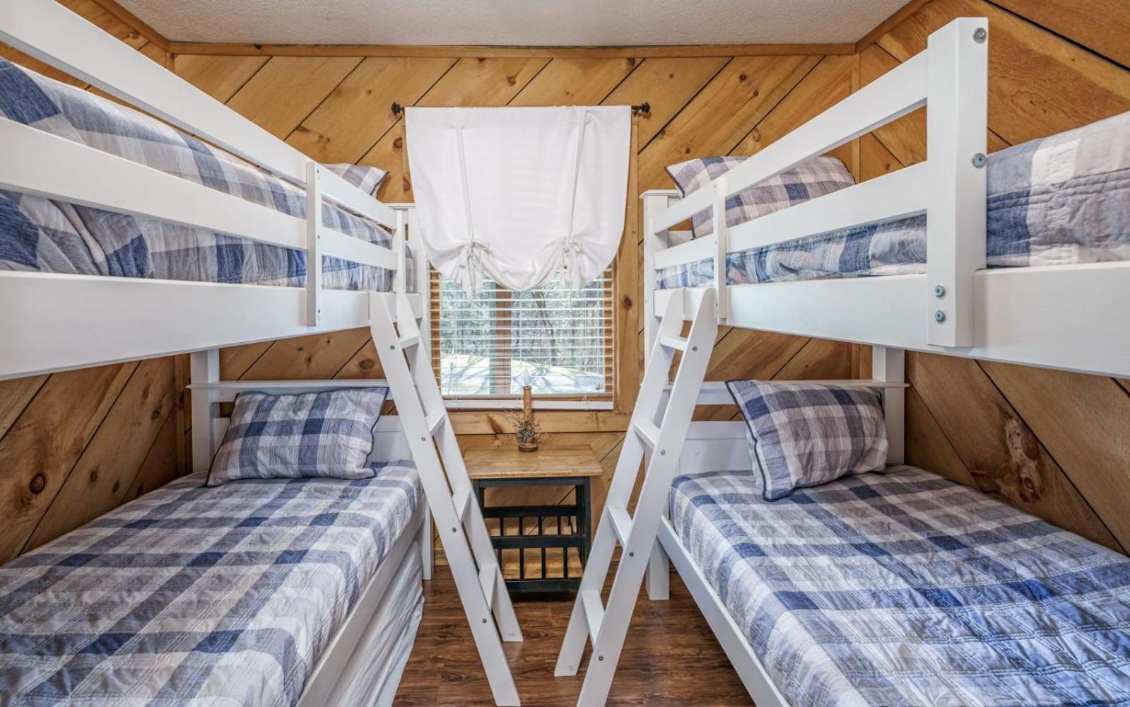 Wooded Bliss Hot Tub Single Level Cabin With No Steps Rocking Chairs And Wooded Views Pigeon Forge Exterior photo